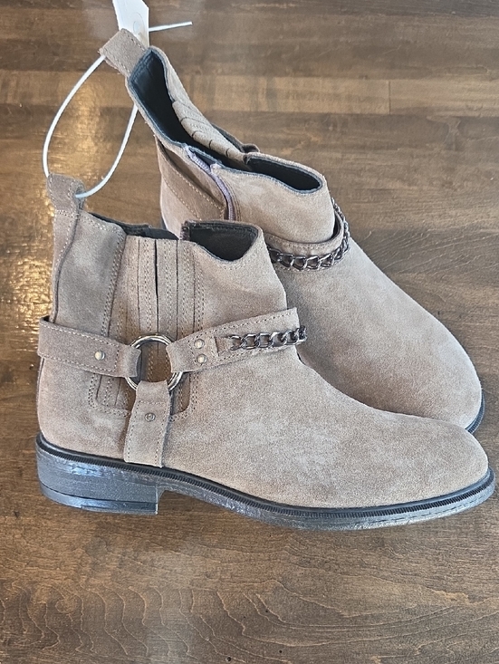 Geox Shoes - Geox Size 8 Women's NEW Suede Ankle Booties with Chain Harness